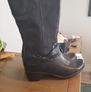 Born black boots size 11 new with the box